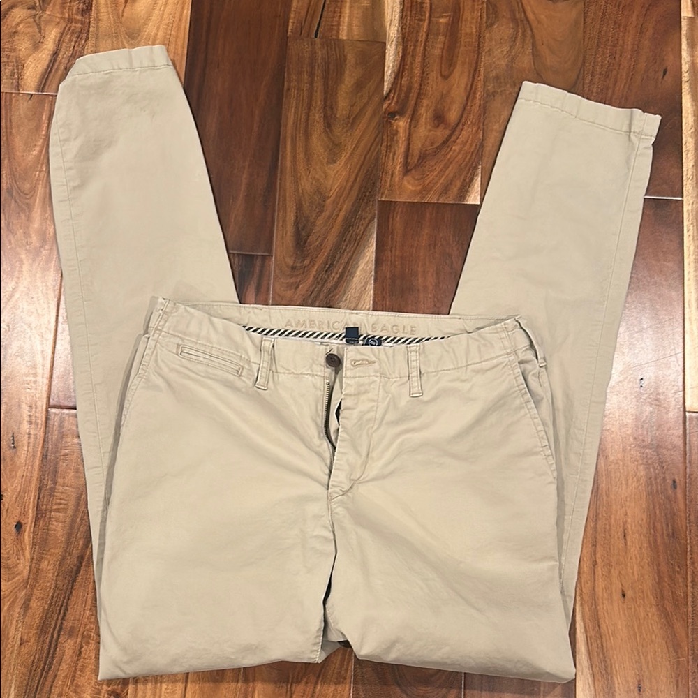 American Eagle Outfitters Tan Chinos Classic Style